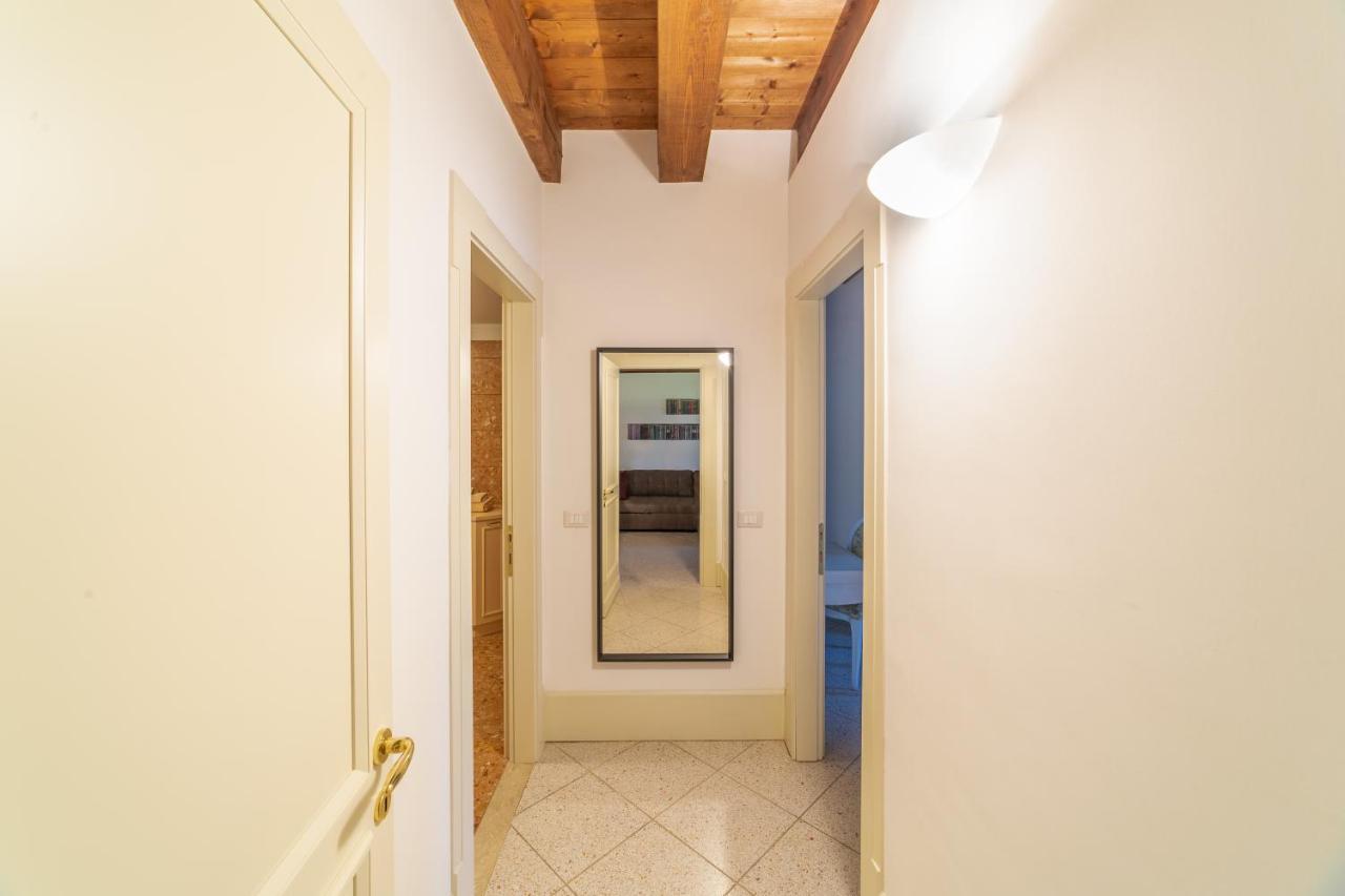 Youatmolino Canal View Apartment Venice Luaran gambar